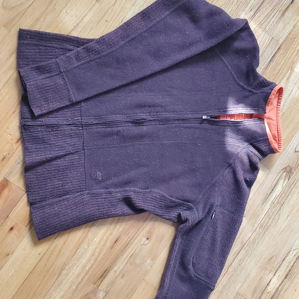 Zip-Up sweater